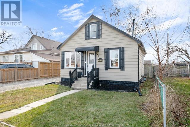 2639 Elsmere, House detached with 3 bedrooms, 1 bathrooms and null parking in Windsor ON | Image 1