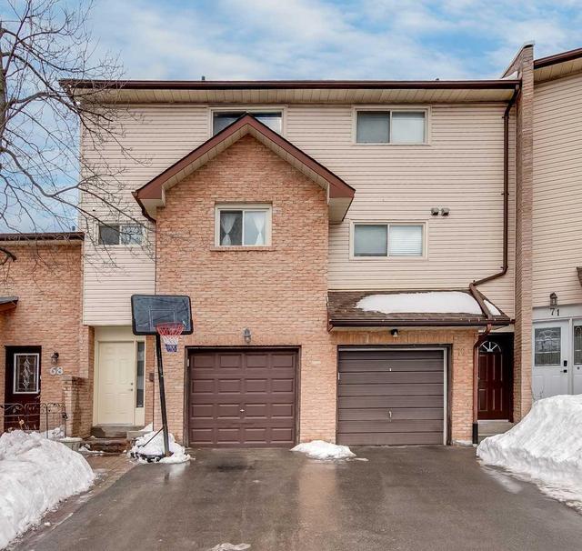 69 Collins Cres, Townhouse with 3 bedrooms, 3 bathrooms and 1 parking in Brampton ON | Image 2