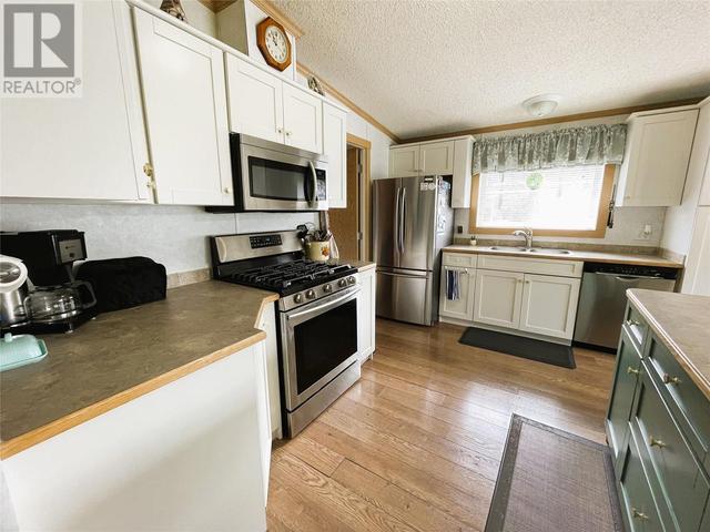 4581 73 Avenue Ne, House other with 3 bedrooms, 2 bathrooms and null parking in Salmon Arm BC | Image 2