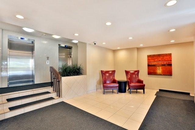 1003 - 2665 Windwood Dr, Condo with 2 bedrooms, 1 bathrooms and 1 parking in Mississauga ON | Image 3