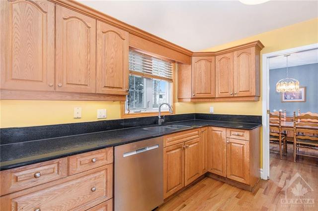 34 Fieldgate Drive, House detached with 3 bedrooms, 3 bathrooms and 3 parking in Ottawa ON | Image 9