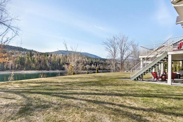 755 Waterloo Road, House detached with 4 bedrooms, 3 bathrooms and null parking in Central Kootenay J BC | Image 11