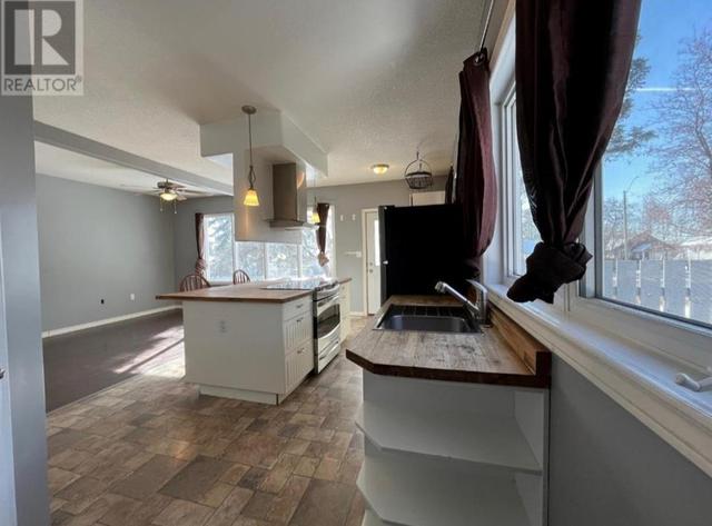 4814 5 Avenue, House detached with 2 bedrooms, 1 bathrooms and 3 parking in Edson AB | Image 6