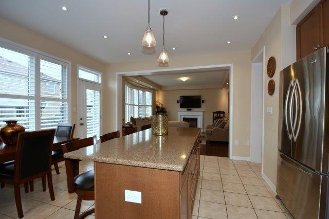 1012 Kelman Crt, House detached with 4 bedrooms, 3 bathrooms and 4 parking in Milton ON | Image 4