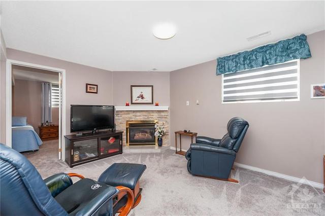 1681 Toulouse Drive, House detached with 2 bedrooms, 2 bathrooms and 3 parking in Ottawa ON | Image 20