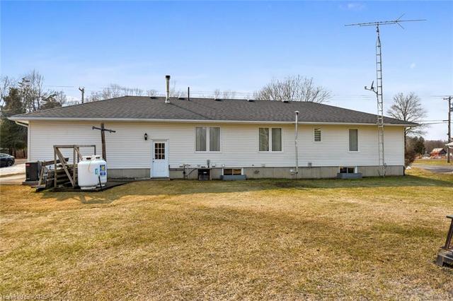8375 County Rd 15, House detached with 3 bedrooms, 1 bathrooms and 8 parking in Augusta ON | Image 19