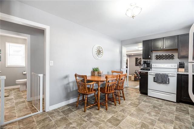 7261 Arkona Road, House detached with 2 bedrooms, 1 bathrooms and null parking in Lambton Shores ON | Image 3