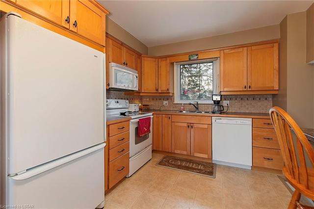 1122 Cambridge Crescent, House detached with 4 bedrooms, 2 bathrooms and null parking in Sarnia ON | Image 2