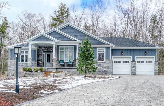 10182 Red Pine Road, House detached with 6 bedrooms, 3 bathrooms and 8 parking in Lambton Shores ON | Image 1