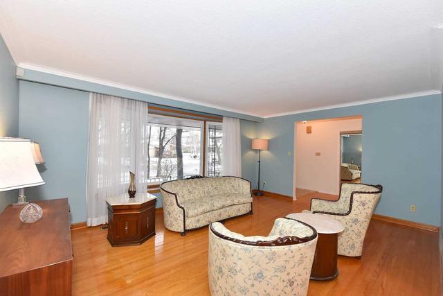 1031 Runningbrook Dr, House detached with 3 bedrooms, 4 bathrooms and 4 parking in Mississauga ON | Image 2