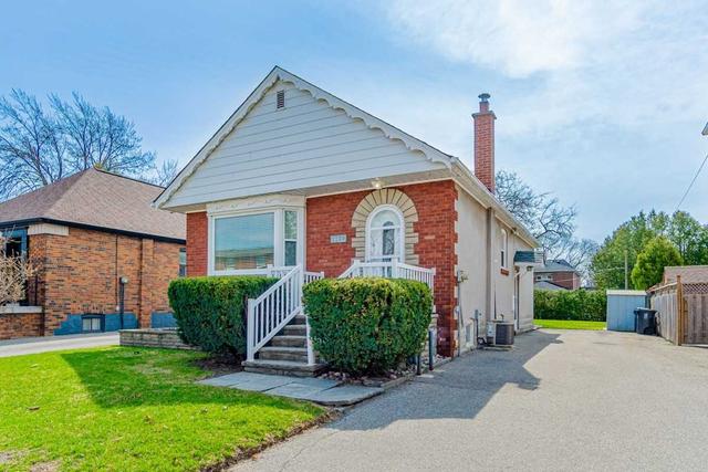 2289 Lawrence Ave W, House detached with 2 bedrooms, 2 bathrooms and 3 parking in Toronto ON | Image 12