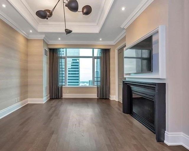 4805 - 311 Bay St, Condo with 2 bedrooms, 3 bathrooms and 1 parking in Toronto ON | Image 3