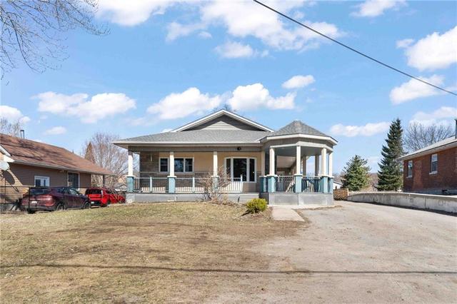 813 Mackay Street, House detached with 4 bedrooms, 2 bathrooms and 10 parking in Pembroke ON | Image 2