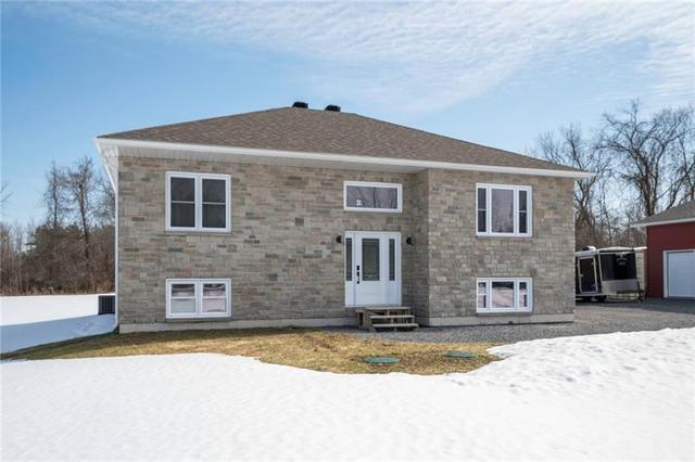 5439 County Road 12 Road, House detached with 3 bedrooms, 3 bathrooms and 10 parking in South Stormont ON | Image 2