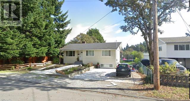 2827 Rita Rd, House detached with 3 bedrooms, 1 bathrooms and 3 parking in Langford BC | Image 4