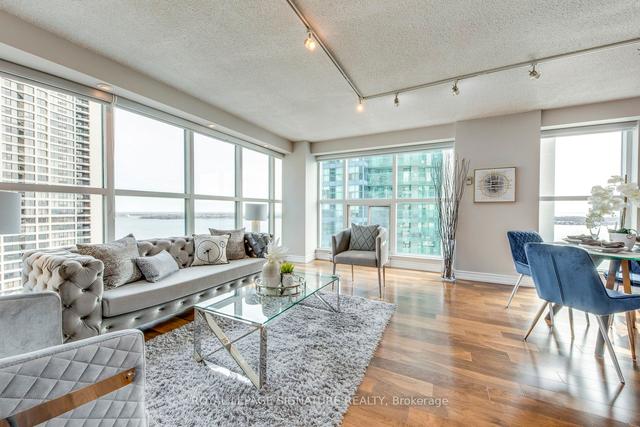 2207 - 77 Harbour Sq, Condo with 2 bedrooms, 2 bathrooms and 1 parking in Toronto ON | Image 23