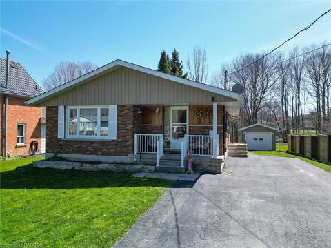 669 24th Street W, House detached with 3 bedrooms, 1 bathrooms and 4 parking in Owen Sound ON | Card Image