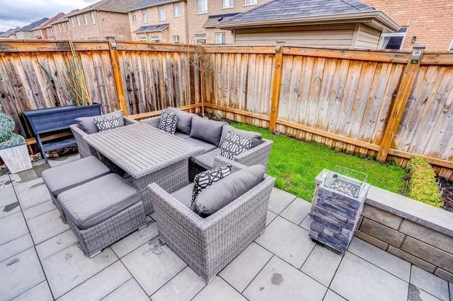 33 Lesabre Cres, House semidetached with 3 bedrooms, 3 bathrooms and 4 parking in Brampton ON | Image 26