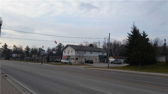 220 Main St, House detached with 3 bedrooms, 1 bathrooms and 6 parking in Wasaga Beach ON | Image 2