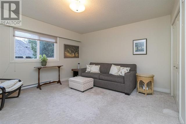 202 - 2340 Oak Bay Ave, Condo with 3 bedrooms, 2 bathrooms and 1 parking in Oak Bay BC | Image 22