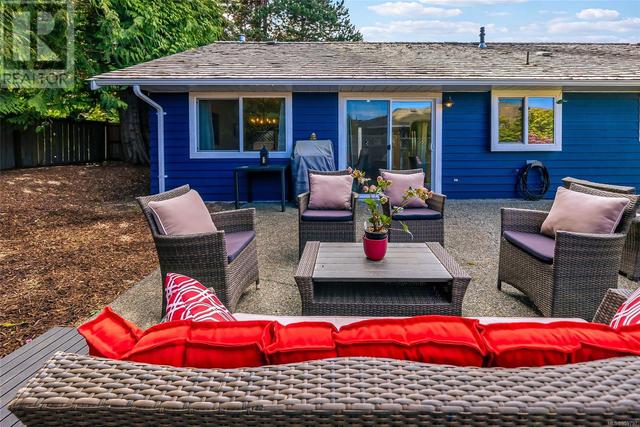 606 Moresby Ave, House detached with 3 bedrooms, 2 bathrooms and 4 parking in Qualicum Beach BC | Image 40