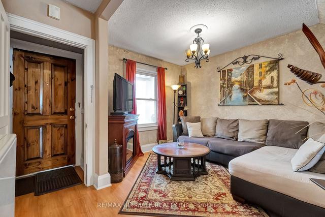 39 Hatherley Rd, House detached with 2 bedrooms, 1 bathrooms and 1 parking in Toronto ON | Image 34