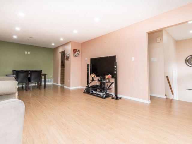 31 Radford Dr, House semidetached with 4 bedrooms, 3 bathrooms and 4 parking in Brampton ON | Image 37