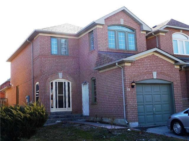 29 Fiddleneck Cres, House attached with 3 bedrooms, 4 bathrooms and 2 parking in Brampton ON | Image 2