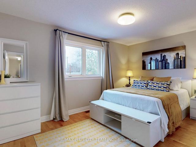9 Algarve Cres, House semidetached with 3 bedrooms, 3 bathrooms and 2 parking in Toronto ON | Image 8