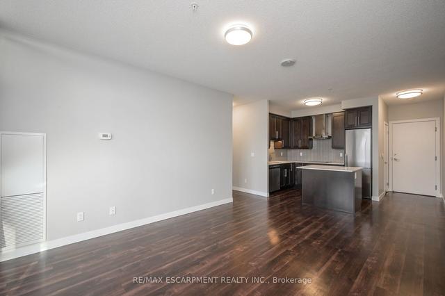 1208 - 2081 Fairview St, Condo with 2 bedrooms, 2 bathrooms and 1 parking in Burlington ON | Image 5