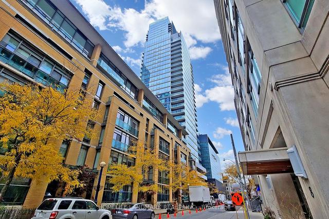 1401 - 55 Scollard St, Condo with 2 bedrooms, 3 bathrooms and 1 parking in Toronto ON | Image 12