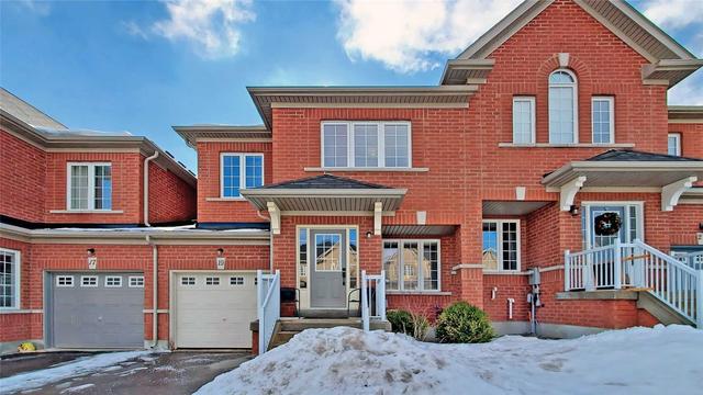 19 Westcliffe Cres, House attached with 3 bedrooms, 3 bathrooms and 2 parking in Richmond Hill ON | Image 1