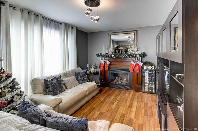 21 Hallcrown Crt W, House detached with 3 bedrooms, 2 bathrooms and 3 parking in Brampton ON | Image 1