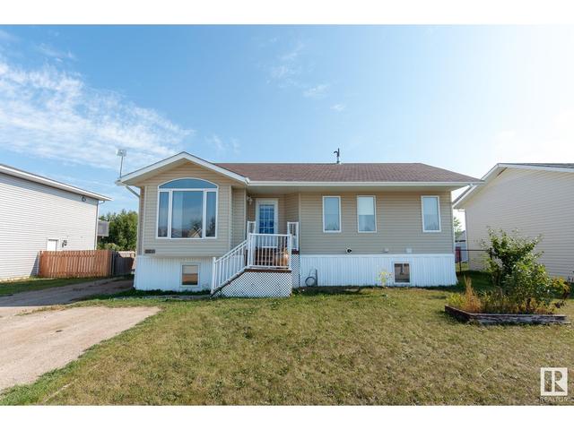 5015 49 St, House detached with 4 bedrooms, 3 bathrooms and null parking in Bonnyville No. 87 AB | Card Image