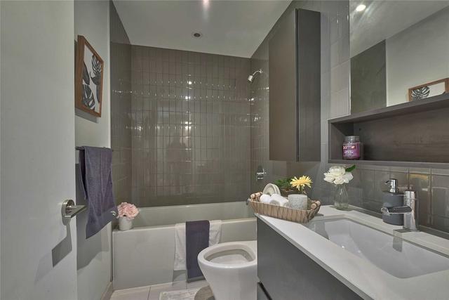 328 - 377 Madison Ave, Condo with 1 bedrooms, 1 bathrooms and 1 parking in Toronto ON | Image 10
