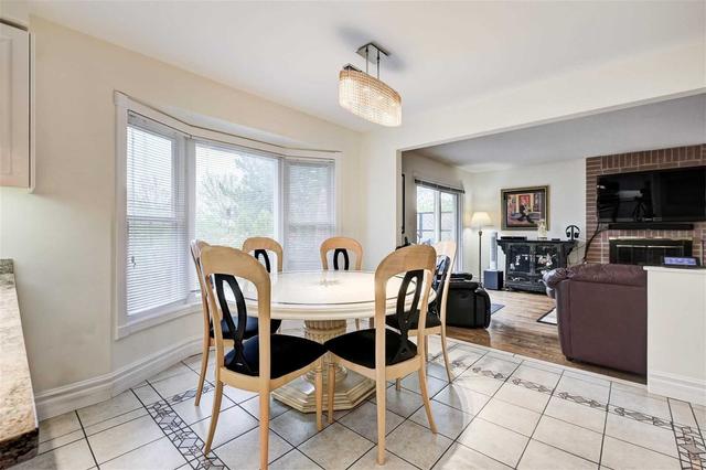 90 Marsden Crt, House detached with 4 bedrooms, 4 bathrooms and 6 parking in Newmarket ON | Image 6