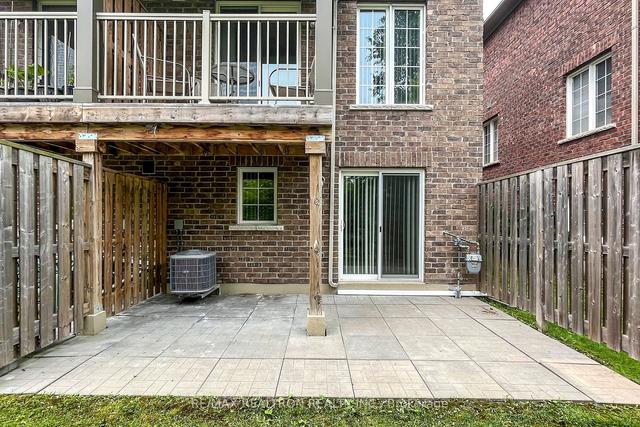 678 Wendy Culbert Cres, Townhouse with 3 bedrooms, 4 bathrooms and 2 parking in Newmarket ON | Image 31