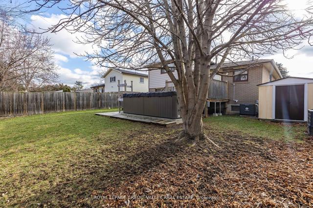 13 Castlemore Dr, House detached with 3 bedrooms, 2 bathrooms and 5 parking in Brampton ON | Image 18