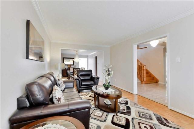 25 Turtlecreek Blvd, House detached with 4 bedrooms, 3 bathrooms and 2 parking in Brampton ON | Image 2