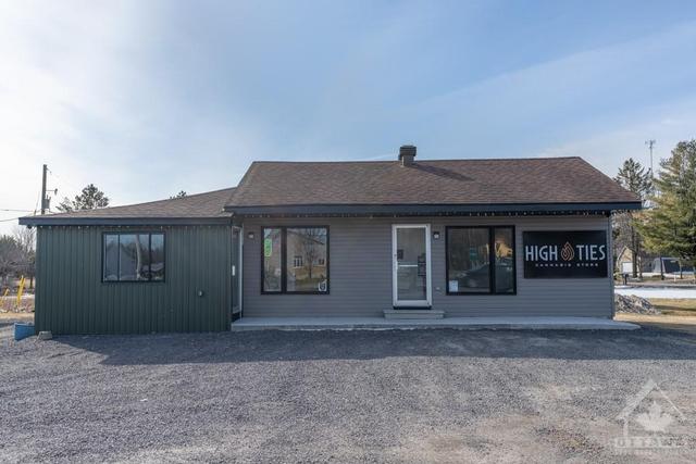 5785 County Rd 17 Highway, House detached with 2 bedrooms, 2 bathrooms and 20 parking in Alfred and Plantagenet ON | Image 6