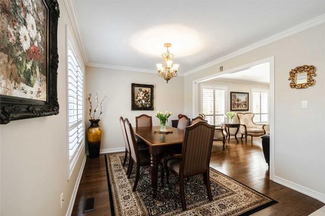2499 Logan Cres, House detached with 4 bedrooms, 4 bathrooms and 5 parking in Oakville ON | Image 2