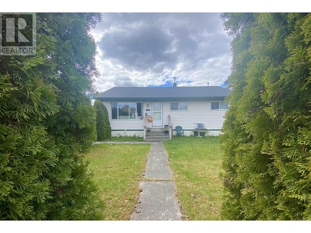 3305 Sparks Street, House detached with 4 bedrooms, 2 bathrooms and null parking in Terrace BC | Image 1