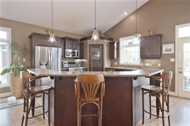 10158 Merrywood Drive, House detached with 5 bedrooms, 3 bathrooms and 8 parking in Lambton Shores ON | Image 9
