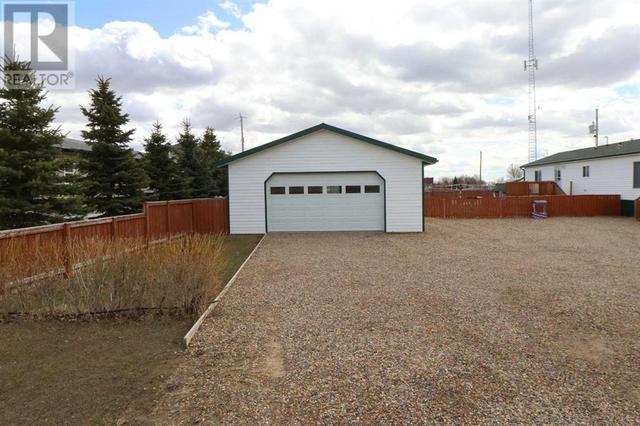 720 2 Street N, House other with 3 bedrooms, 2 bathrooms and 4 parking in Taber MD AB | Image 3