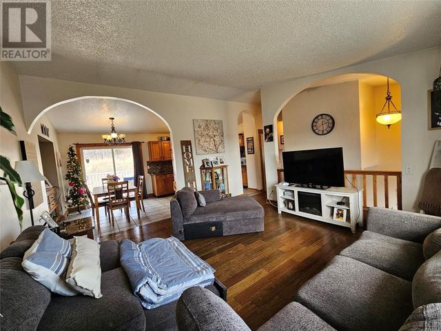 5124 45 Avenue Nw, House detached with 4 bedrooms, 2 bathrooms and 1 parking in Chetwynd BC | Image 11