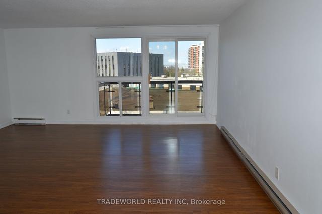 502 - 315 Regent St, Condo with 2 bedrooms, 1 bathrooms and 1 parking in Kingston ON | Image 9