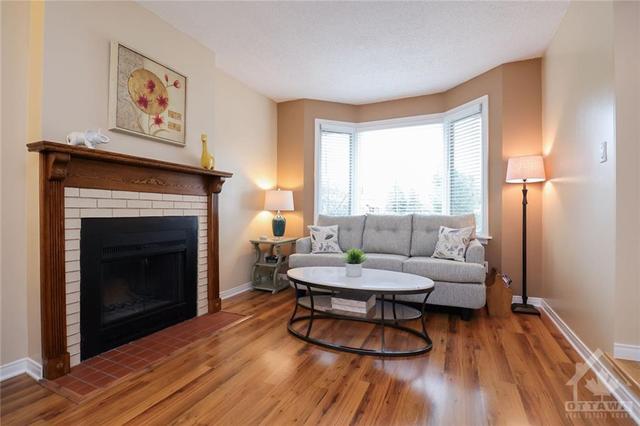 66 Knollsbrook Drive, Home with 3 bedrooms, 2 bathrooms and 3 parking in Ottawa ON | Image 6