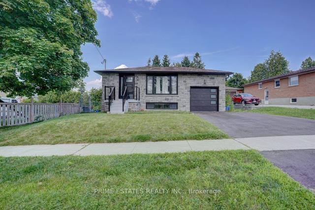 106 Crawforth St, House detached with 3 bedrooms, 2 bathrooms and 4 parking in Whitby ON | Image 1