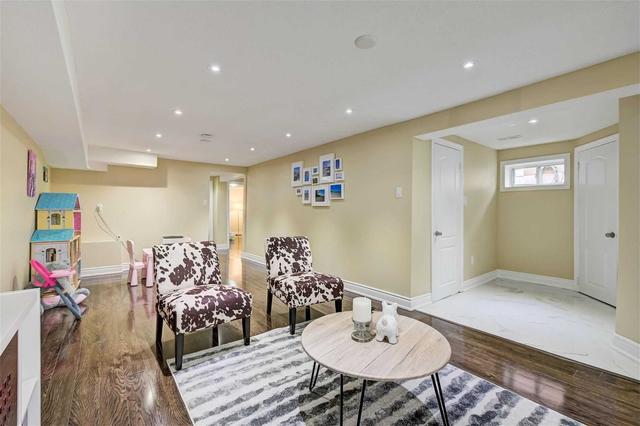 17 Chapman Ave, House semidetached with 3 bedrooms, 3 bathrooms and 3 parking in Toronto ON | Image 13