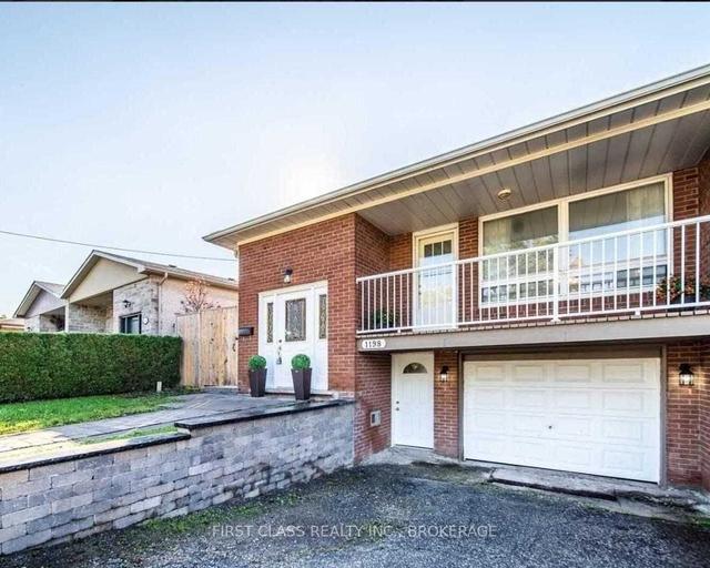 main - 1198 Shadeland Dr, House semidetached with 3 bedrooms, 2 bathrooms and 1 parking in Mississauga ON | Image 9